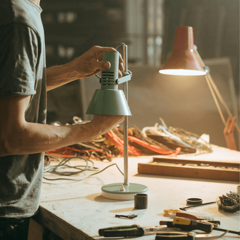 home_page_section_qui_sommes_nous_lampe_de_chevet_metal